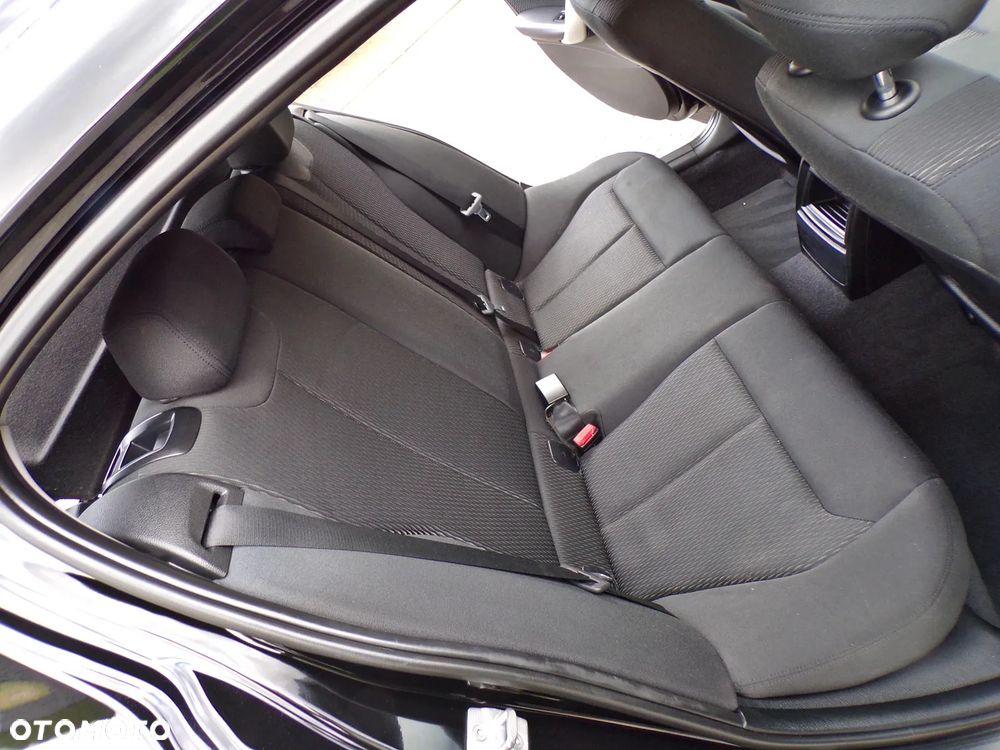 BMW Seria 1 116i - 26