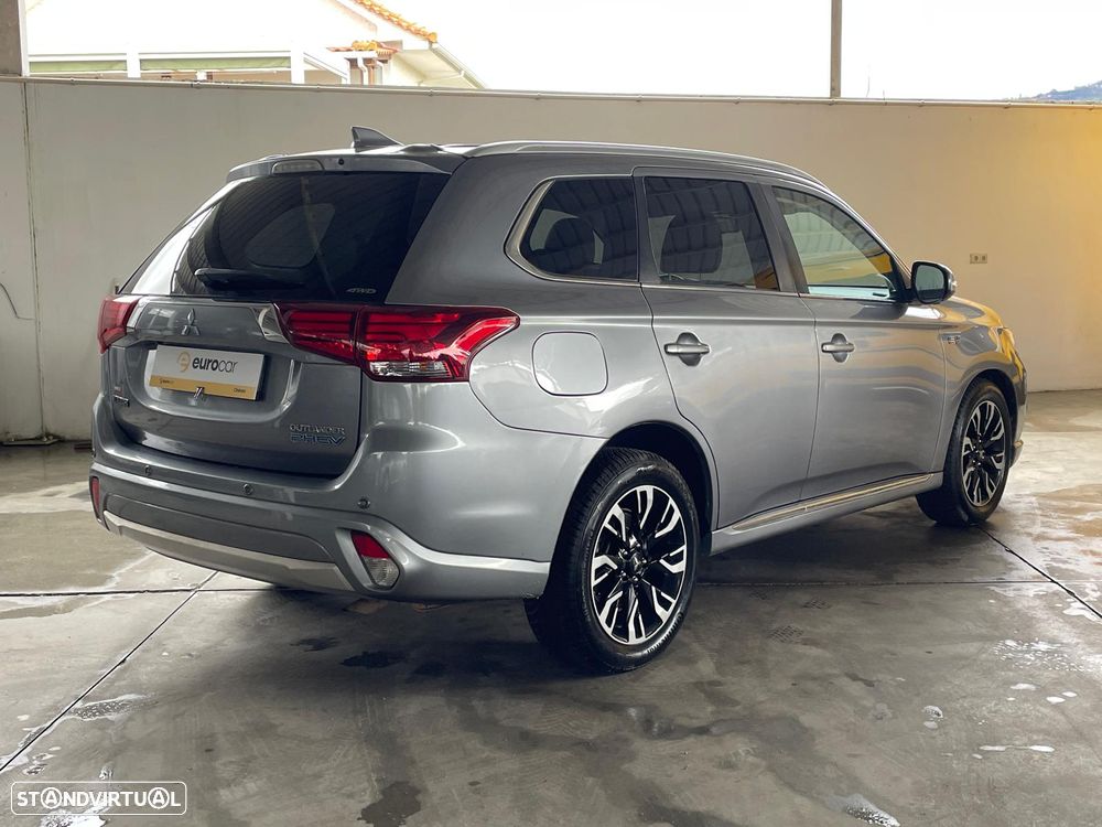 Mitsubishi Outlander 2.0 MIVEC Instyle Navi+ - 5