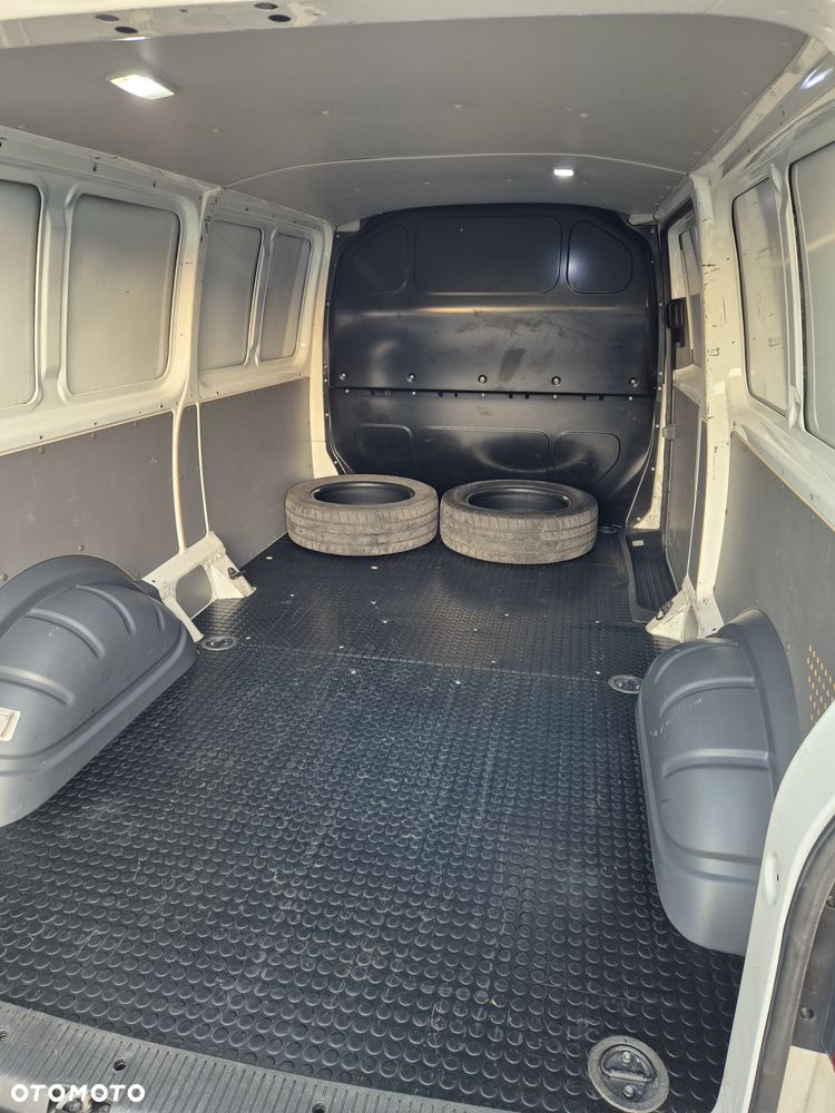 Volkswagen Transporter - 22