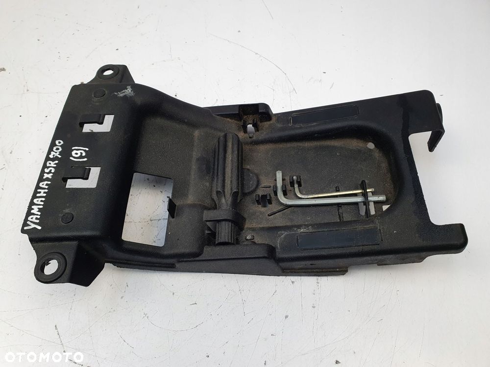 POKRYWA AKUMULATORA Yamaha XSR 700 XSR700 15-22 schowek B34-H2129-00 - 4