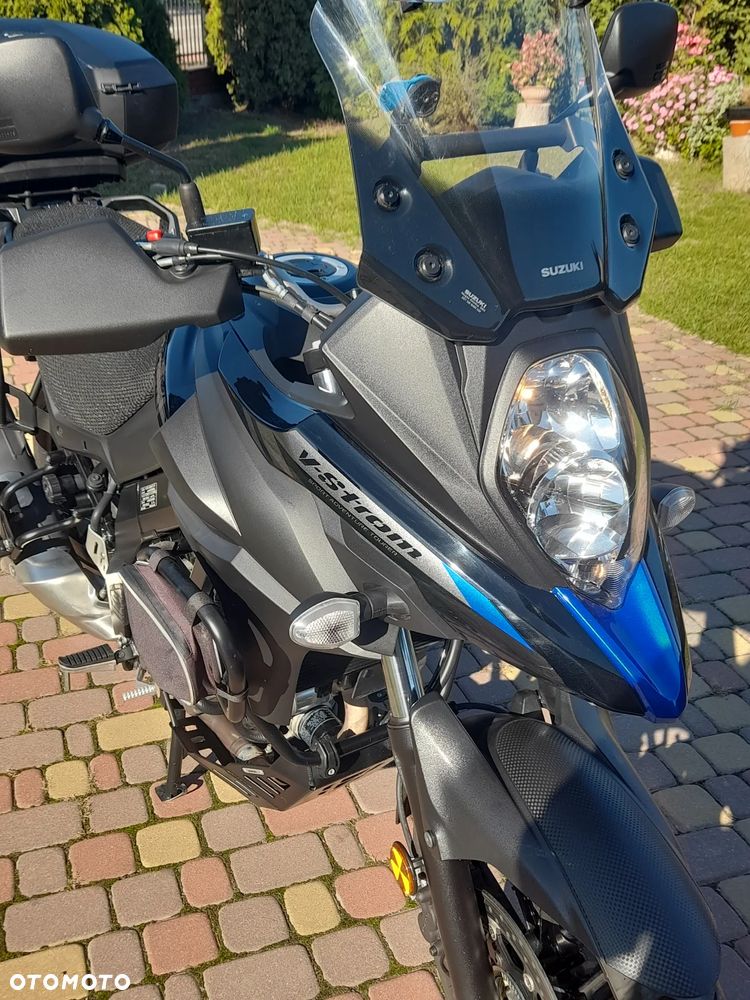 Suzuki V-STROM - 10