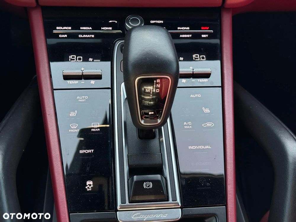 Porsche Cayenne - 29