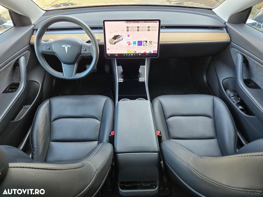 Tesla Model 3 - 8