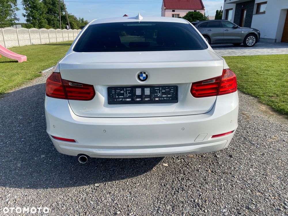 BMW Seria 3 318d Sport Line - 5