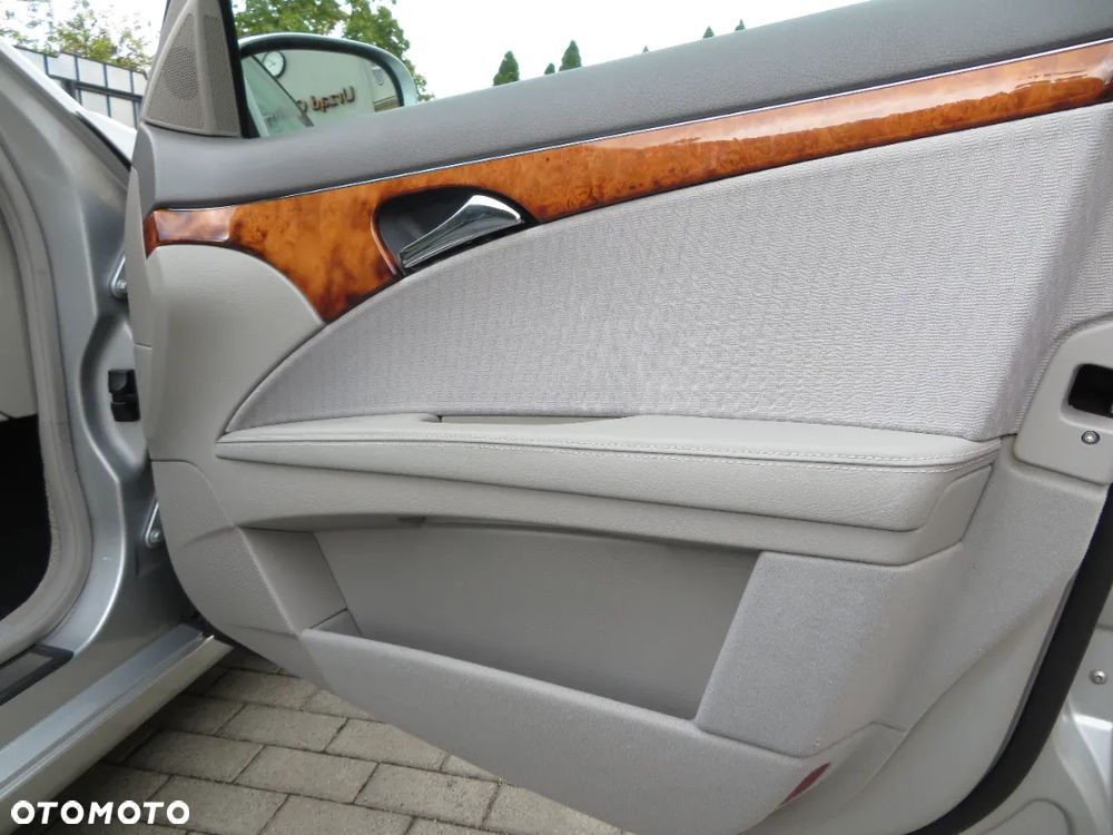 Mercedes-Benz Klasa E 320 Elegance - 14