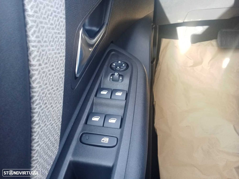 Citroën C4 X 1.2 PureTech Plus EAT8 - 17
