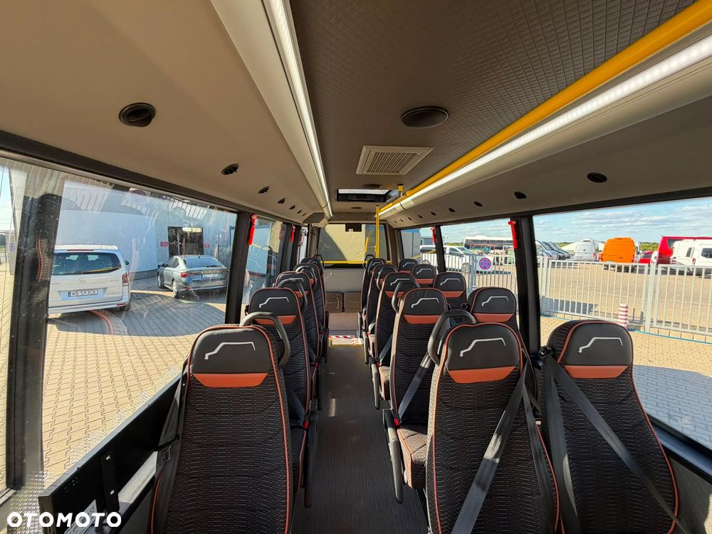 Mercedes-Benz Sprinter 517 - 12