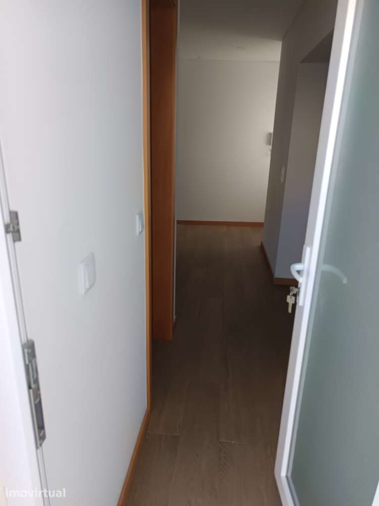 Andar Moradia T3 Isolada com Terraço e Lugar de Garagem - Grande imagem: 5/21