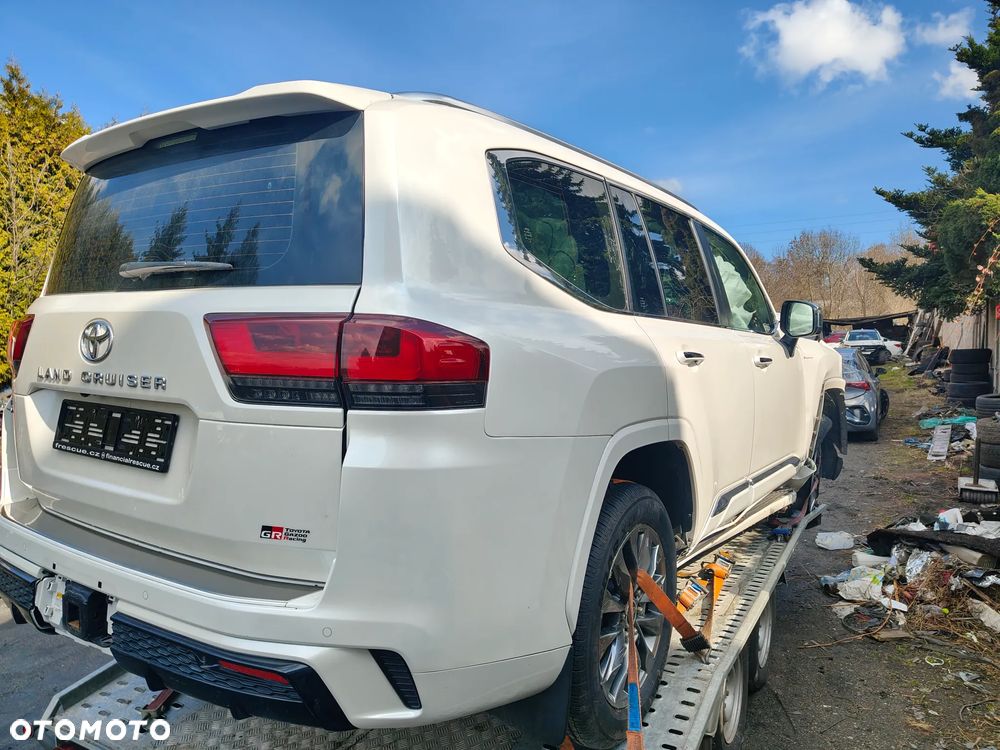 Toyota Land Cruiser - 1