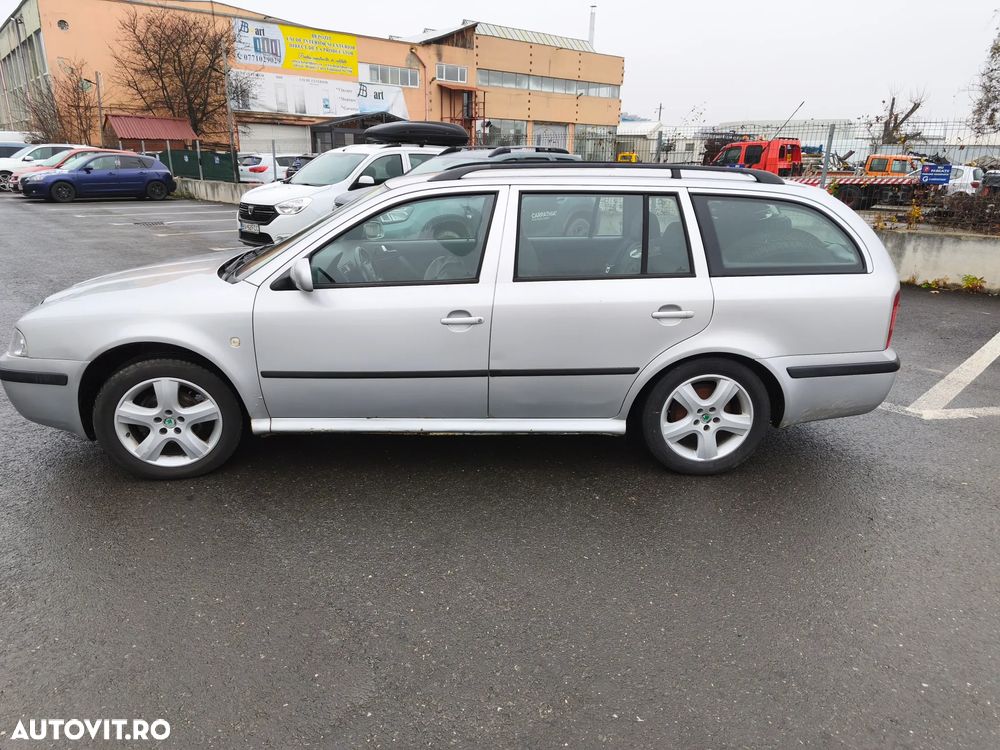 Skoda Octavia 1.6 Combi Tour - 1
