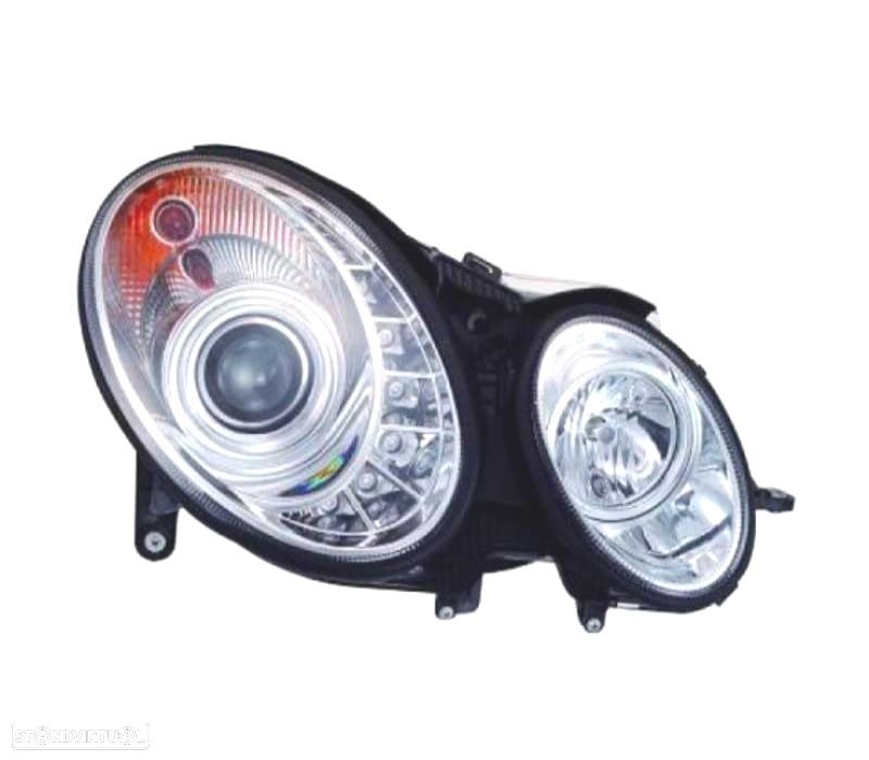 FARÓIS MERCEDES CLASSE E W211 02-06 LUZ DIURNA FUNDO CROMADO - 2