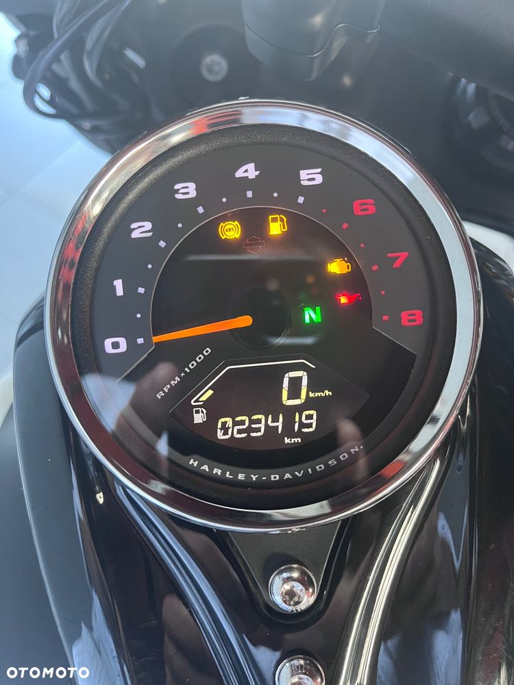 Harley-Davidson Softail Fat Bob - 16