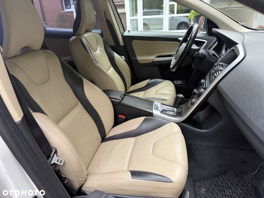 Volvo XC 60 2.4D AWD Summum - 6