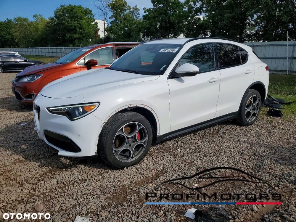 Alfa Romeo Stelvio - 1
