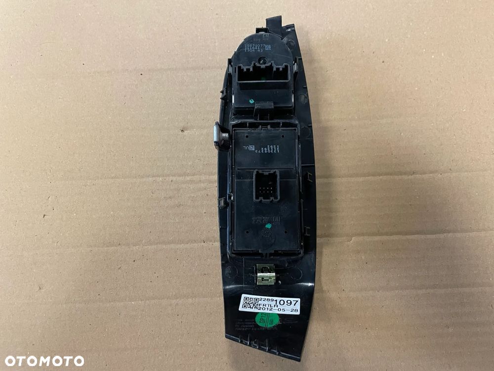 CHEVROLET MALIBU PRZEŁĄCZNIK SZYB LEWY PRZEDNI PRZÓD 22891097 - 2
