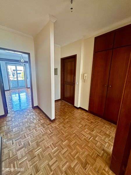 Apartamento T2  | 1.º Andar | Elevador | Lugar Garagem | Arrumos - Grande imagem: 5/9