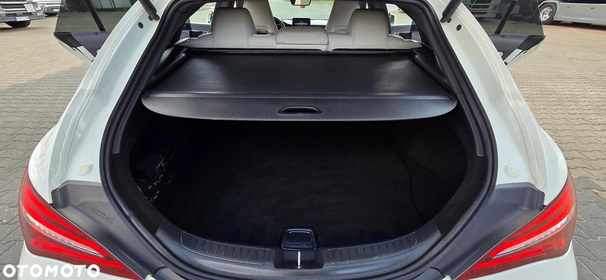 Mercedes-Benz CLA 200 7G-DCT Urban - 12