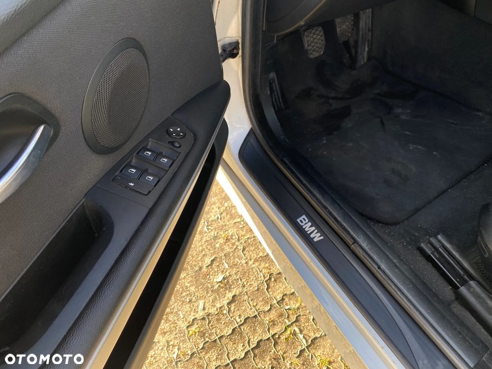 BMW Seria 3 318i Touring - 17