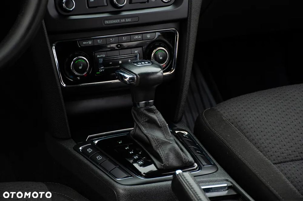 Skoda Superb 2.0 TDI DSG Exclusive - 34