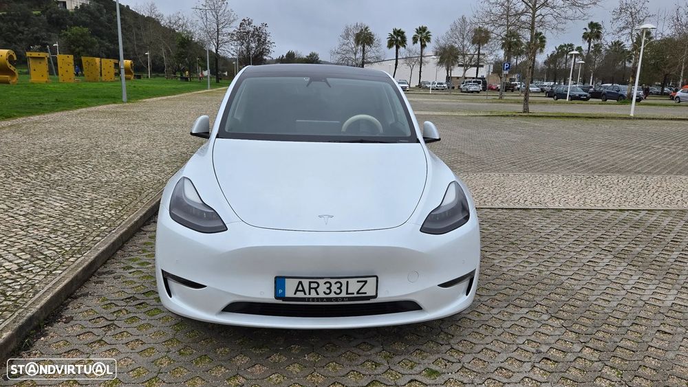 Tesla Model Y - 2