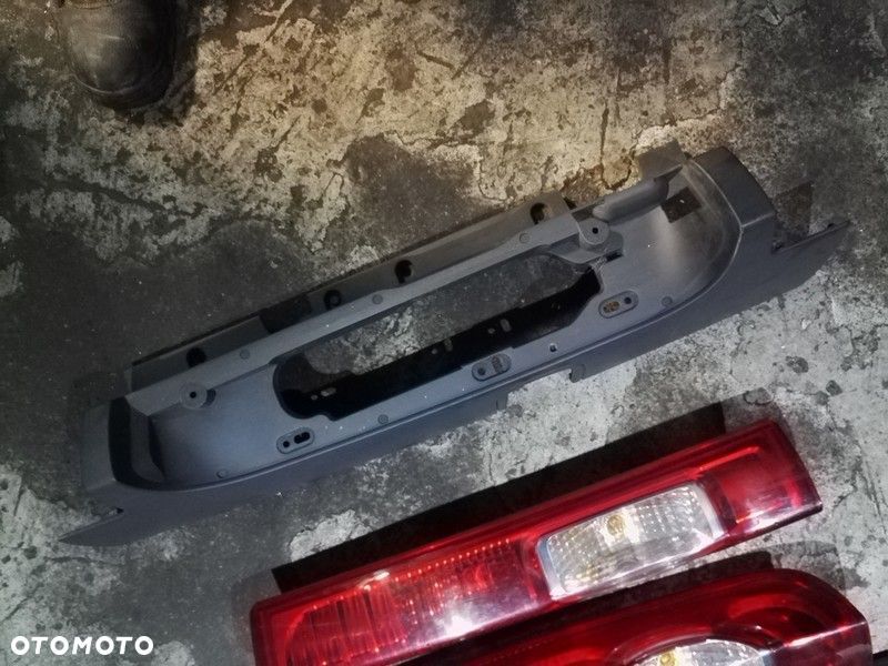 obudowa lampy tył trafic vivaro primastar 07+ - 11