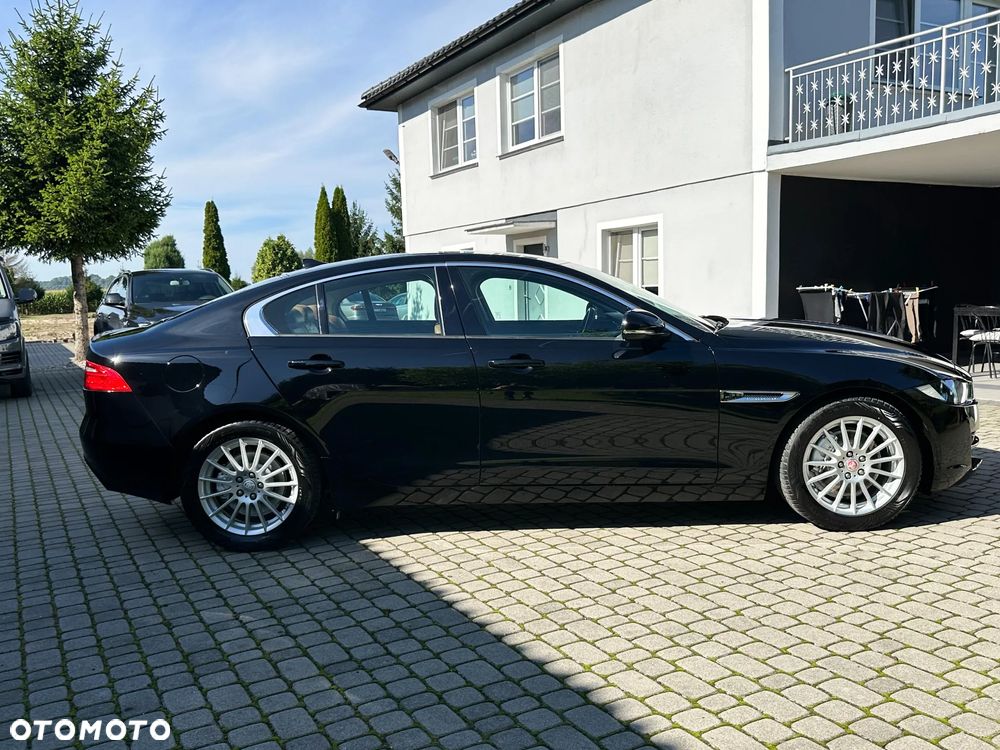 Jaguar XE 2.0 D R-Sport - 5