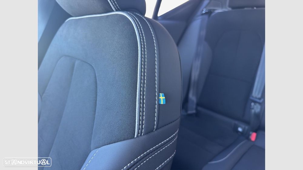 Volvo EX40 82 kWh Single Motor Extended Range Black Edition - 15