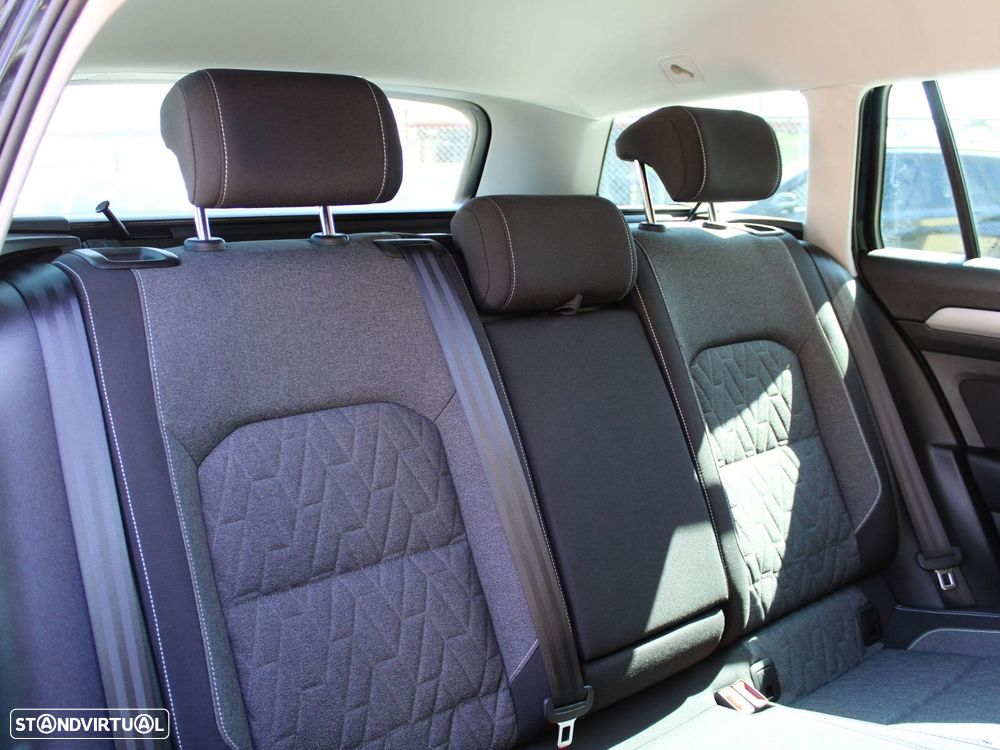 VW Passat Variant 2.0 TDI Business DSG - 57