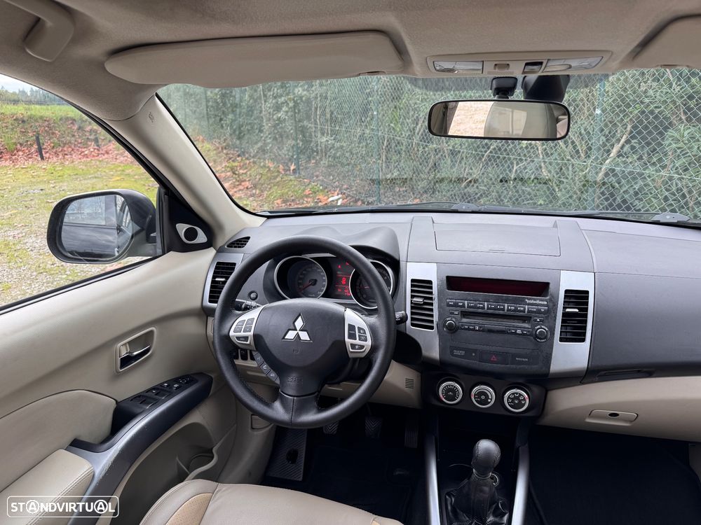 Mitsubishi Outlander 2.0 DI-D Instyle2 4WD - 25