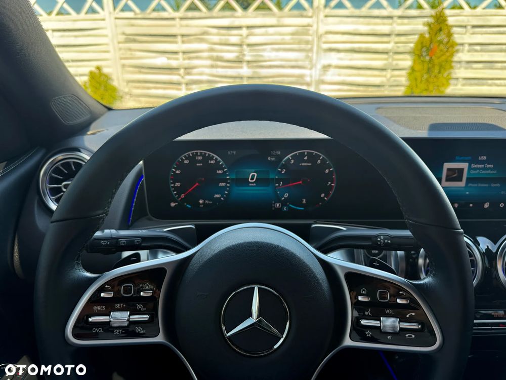 Mercedes-Benz GLB 250 4Matic 8G-DCT - 14