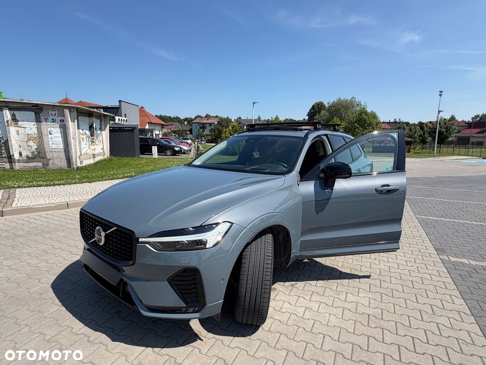 Volvo XC 60 B5 D AWD Ultimate Dark - 2