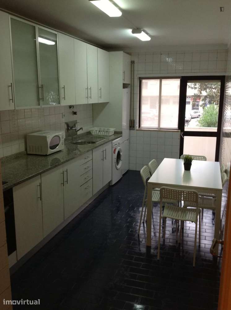 Quarto - localizado em Sé de Braga e São Lázaro Braga - Grande imagem: 3/8