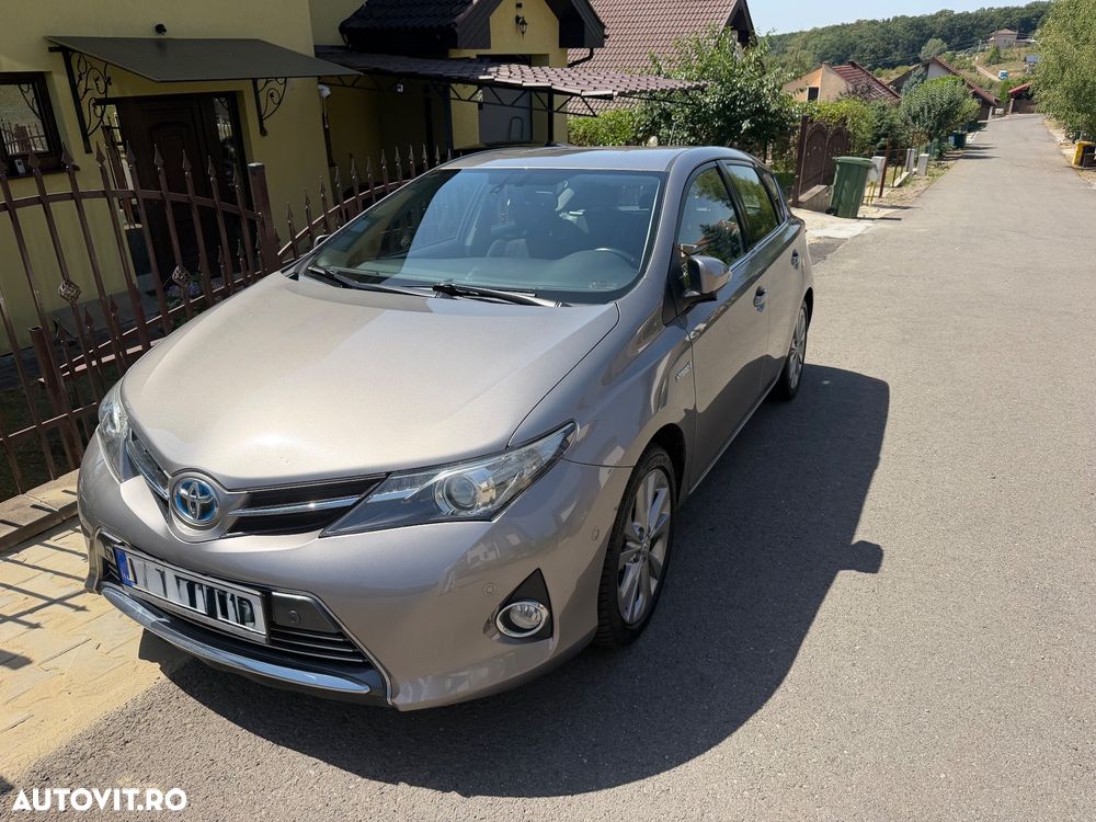 Toyota Auris 1.8 L VVT-i HSD Sol - 3