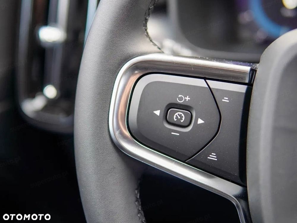 Volvo XC 40 B4 Plus Black Edition - 6