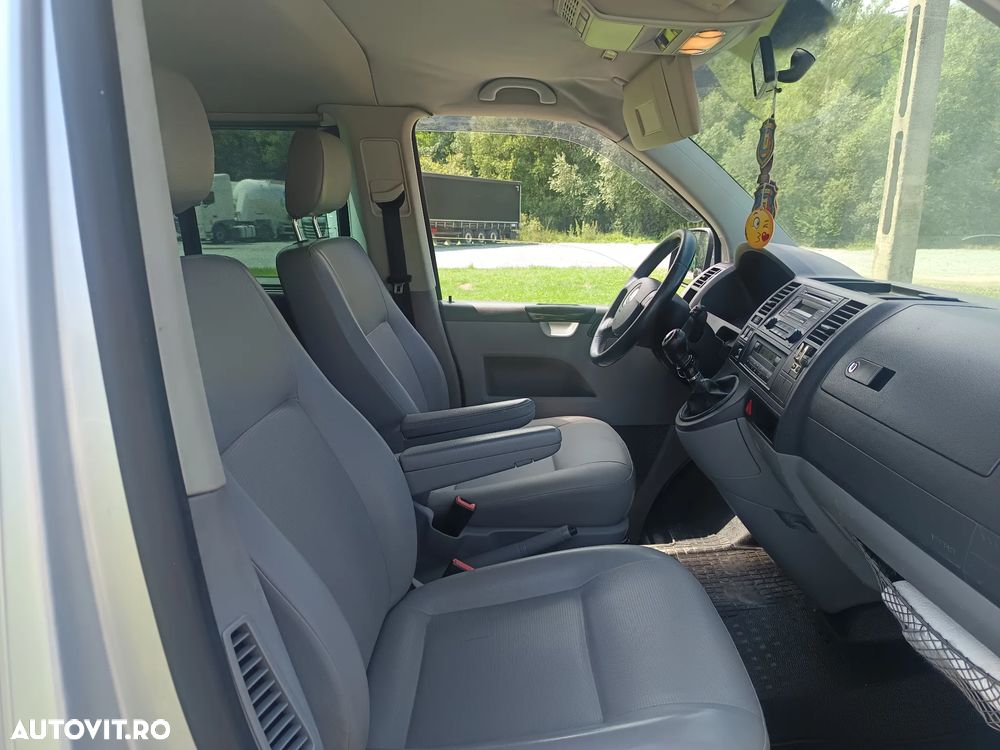 Volkswagen Caravelle - 8