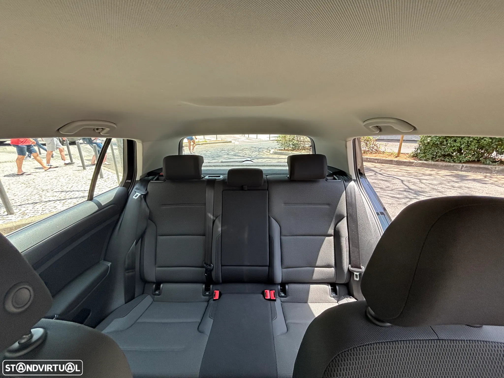 VW Golf 1.6 TDI Confortline - 11