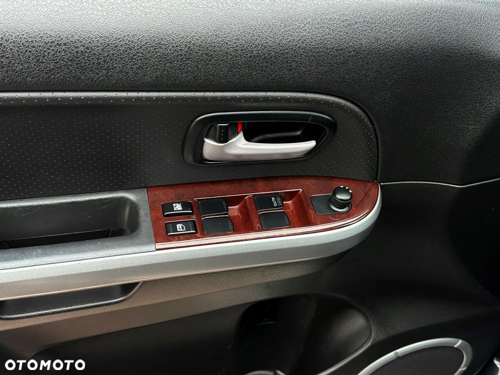 Suzuki Grand Vitara 2.0 Comfort + Family - 16