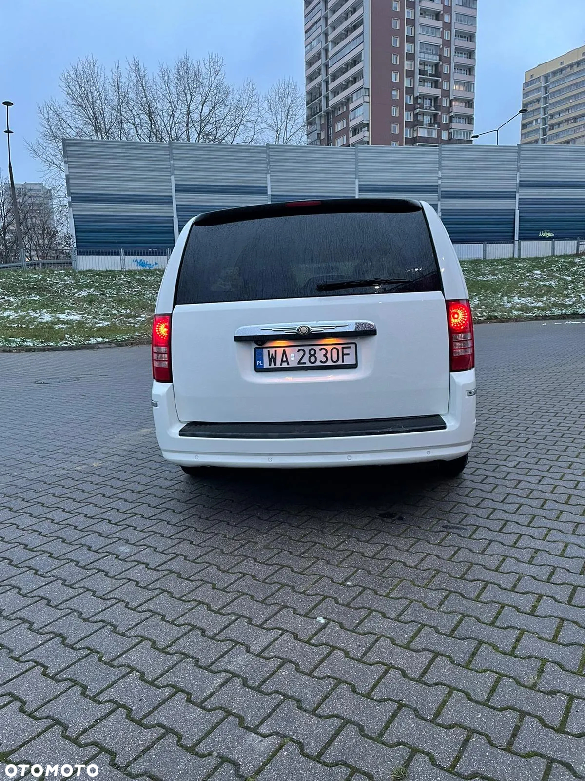 Chrysler Town & Country - 5