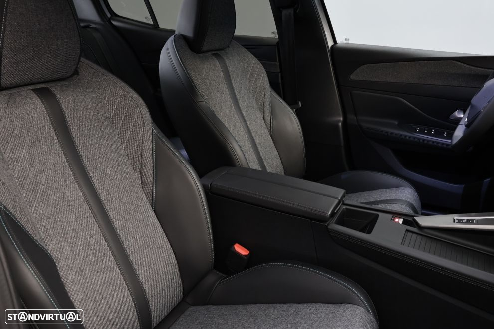 Peugeot 408 1.2 PureTech Allure EAT8 - 21