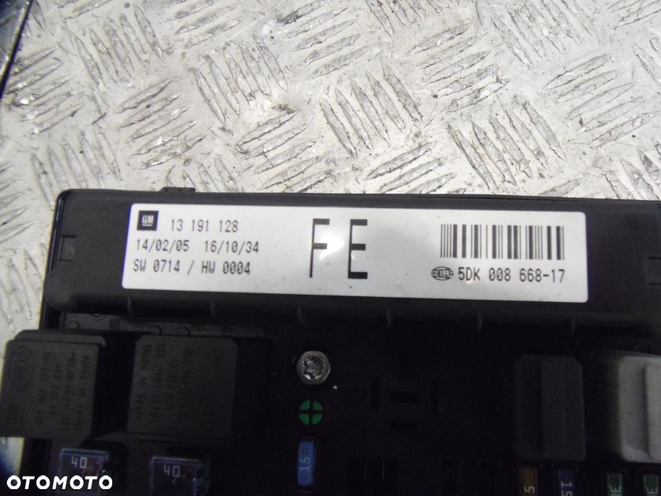 ASTRA H ZAFIRA B SKRZYNKA BEZPIECZNIKÓW 2.0T 13191128 - 3