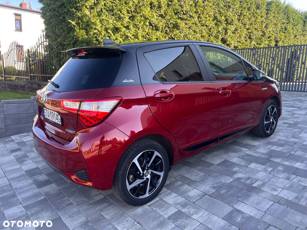 Toyota Yaris Hybrid 100 Selection - 23