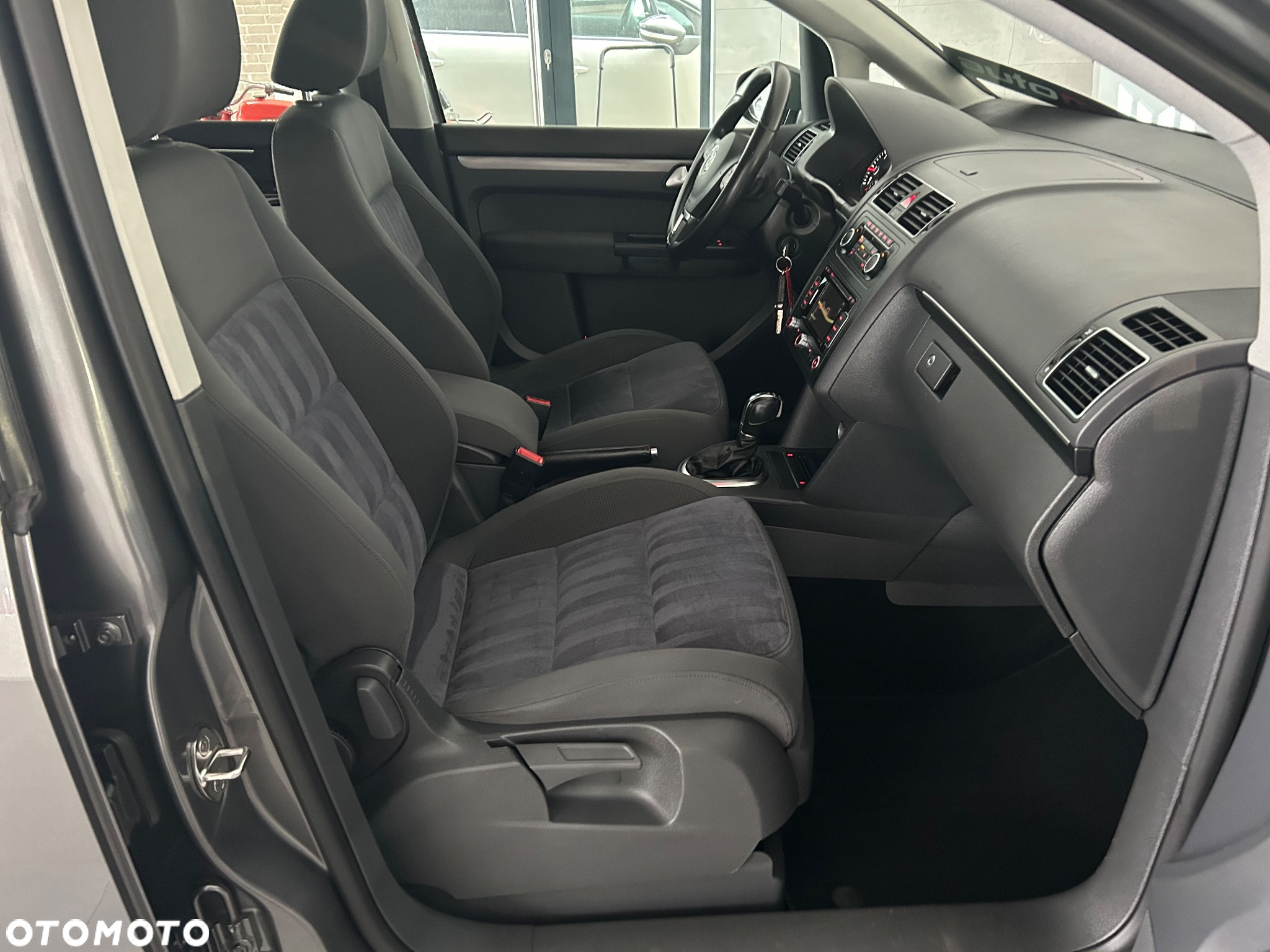 Volkswagen Touran 2.0 TDI BMT Comfortline Plus DSG - 29
