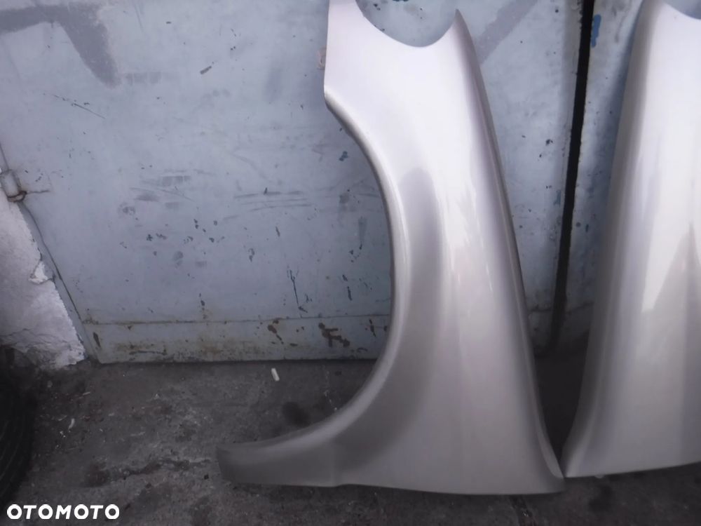 Mercedes ML FL Lift blotnik lewy  bez rdzy 693 C693 - 1