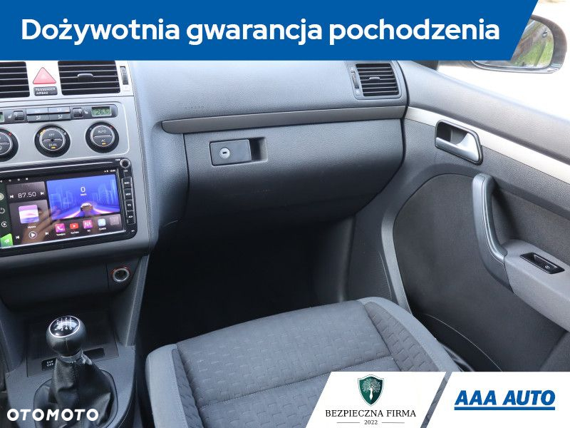 Volkswagen Touran - 9