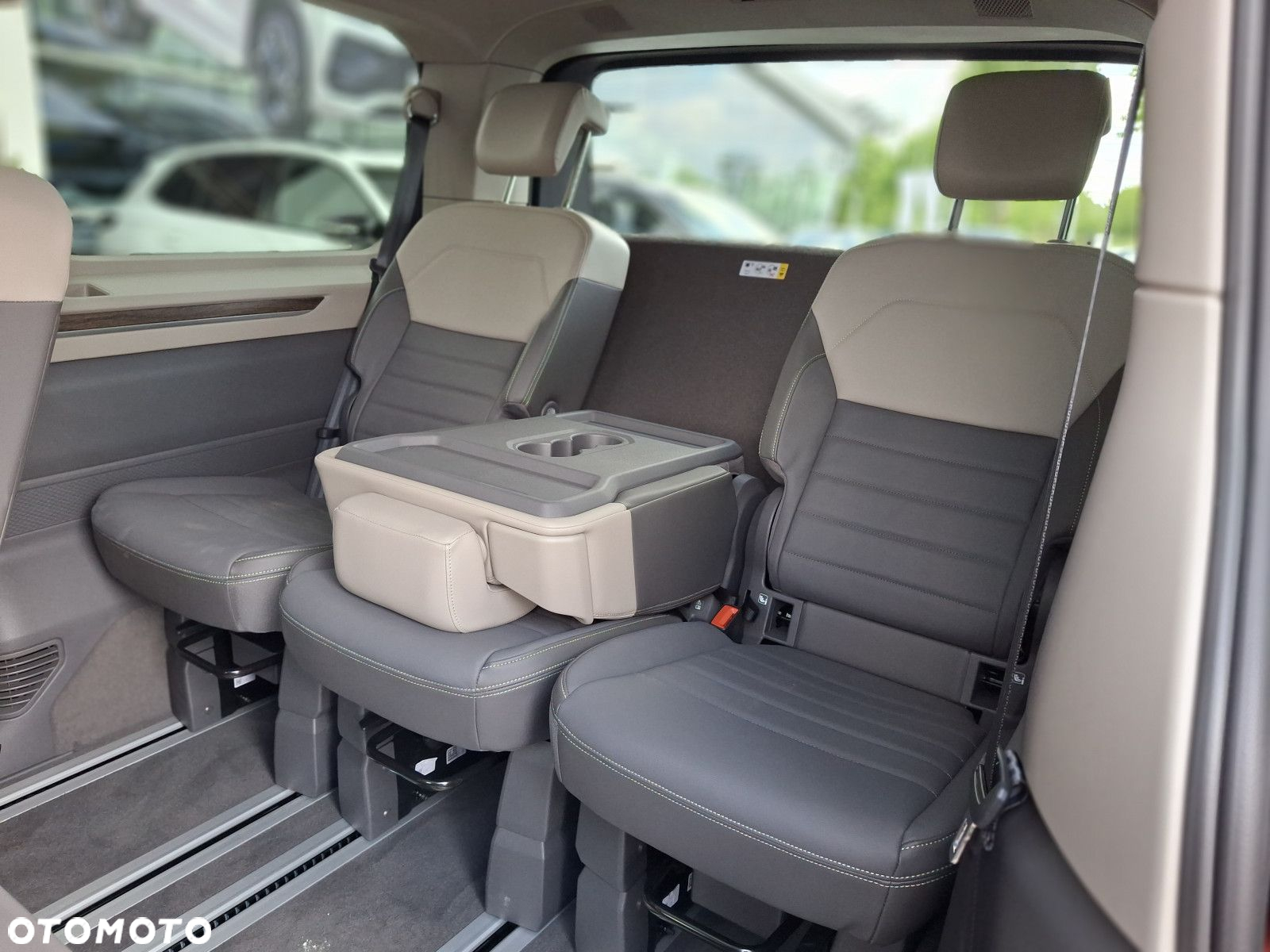 Volkswagen Multivan - 18