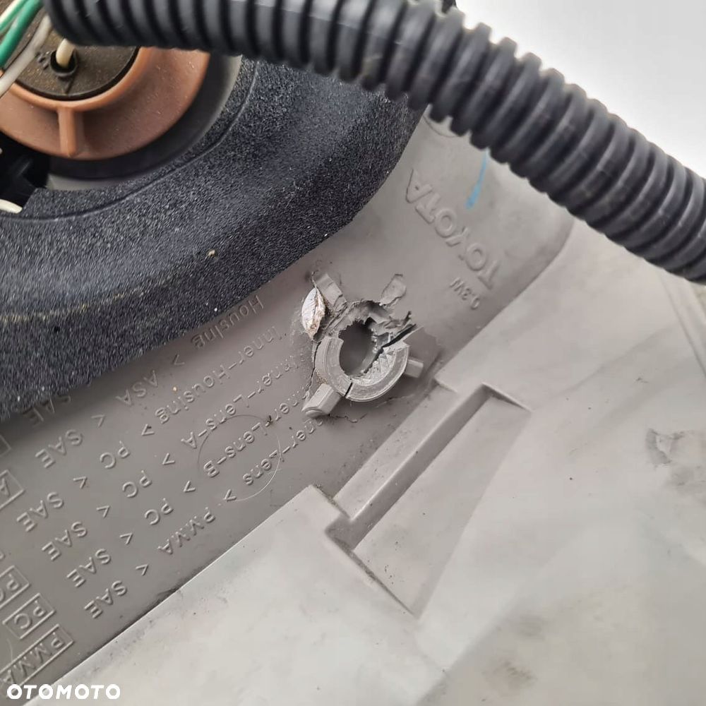 lexus is 250 220 350 lampa tylna prawa narożna - 2