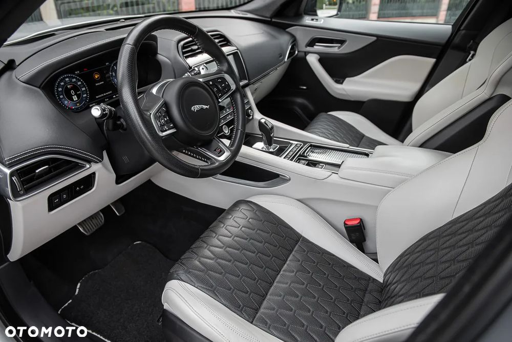 Jaguar F-Pace 5.0 V8 P550 AWD SVR - 15