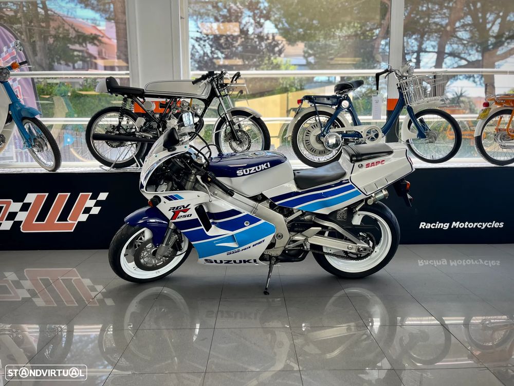 Suzuki RGV 250 - 6