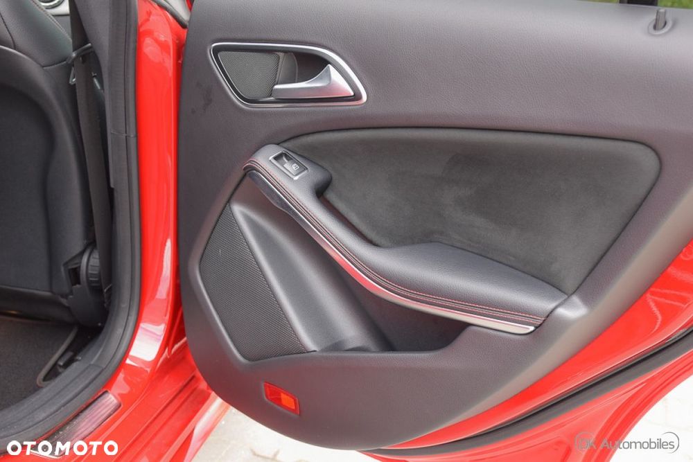 Mercedes-Benz CLA 220 4-Matic AMG Line - 33