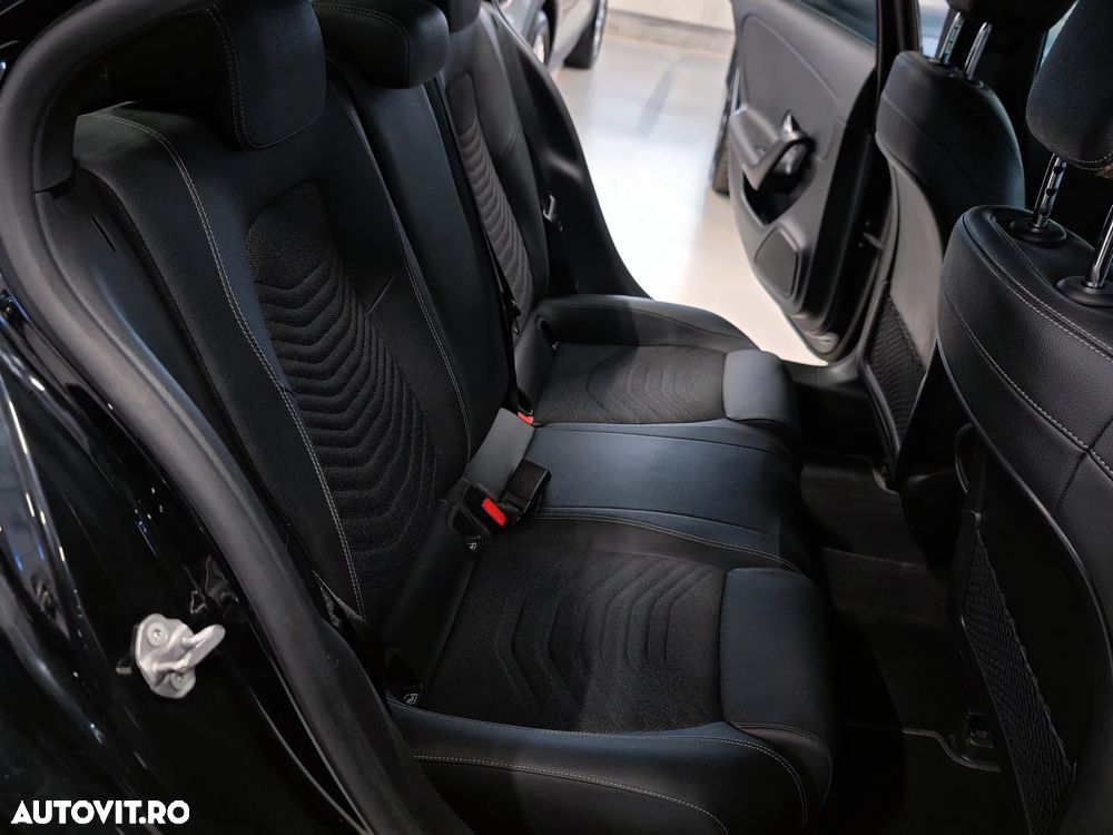 Mercedes-Benz A 250 e Sedan 8G-DCT - 17